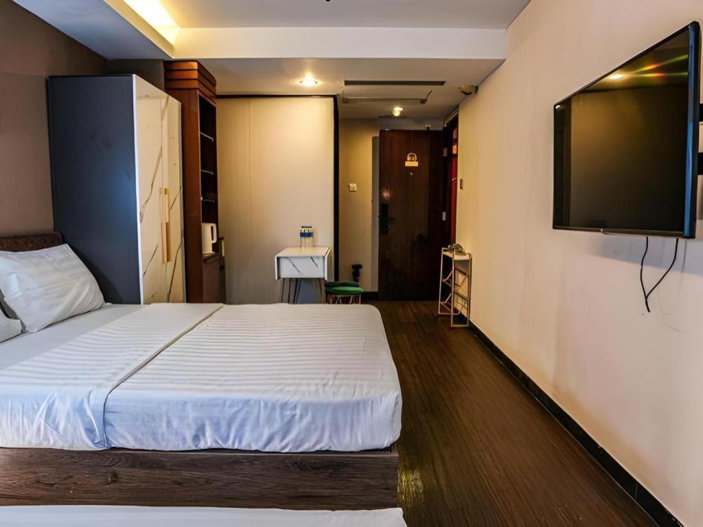 Sunny Day Hotel, Mong Kok Гонконг Экстерьер фото