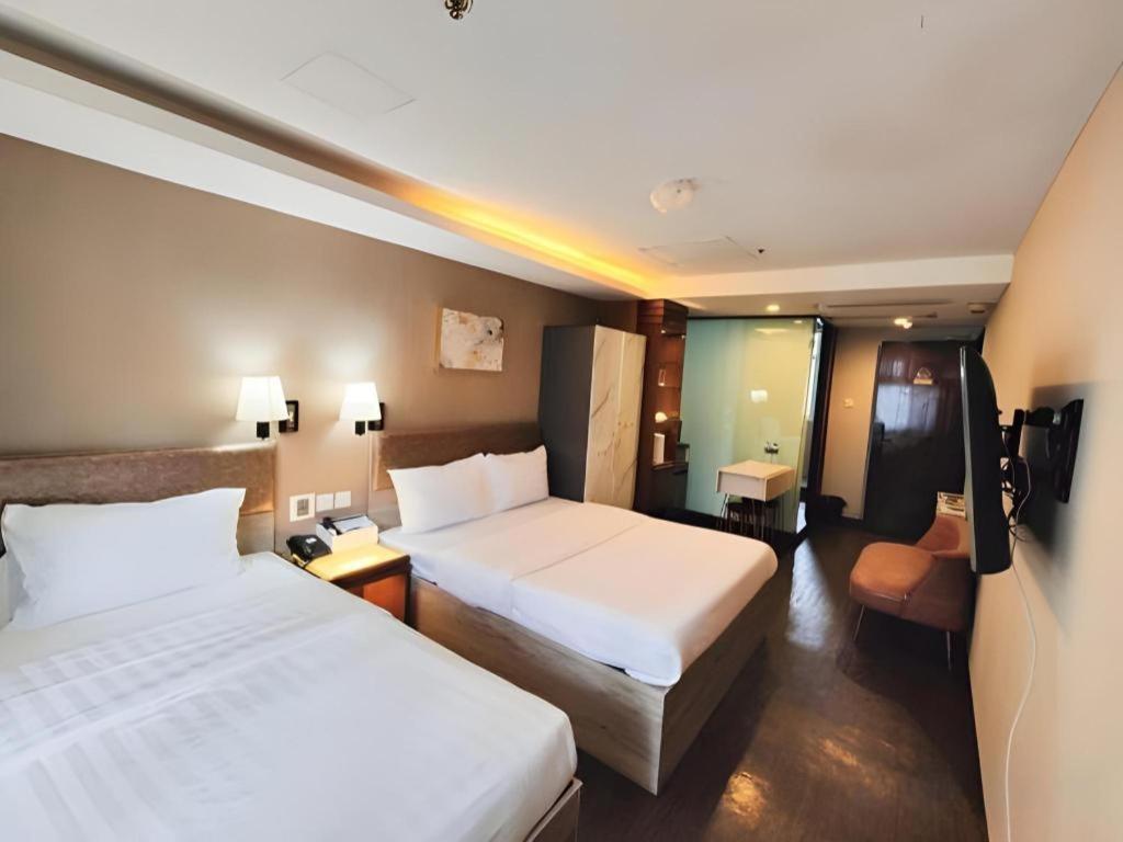 Sunny Day Hotel, Mong Kok Гонконг Экстерьер фото