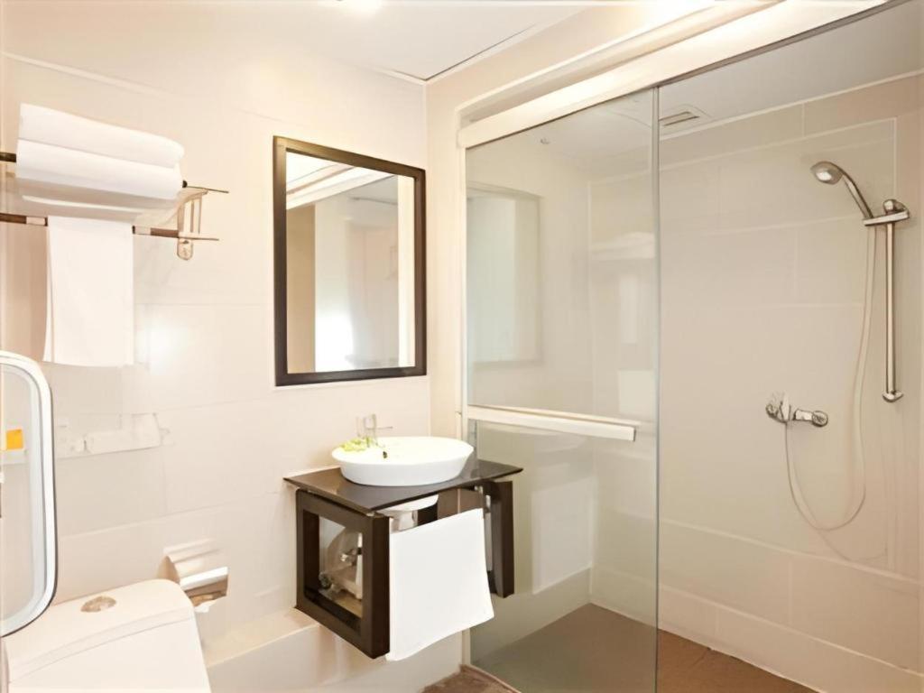 Sunny Day Hotel, Mong Kok Гонконг Экстерьер фото