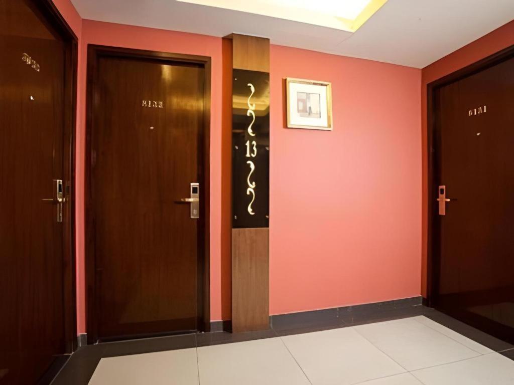 Sunny Day Hotel, Mong Kok Гонконг Экстерьер фото